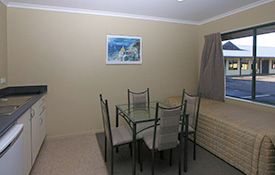 1-Bedroom lounge